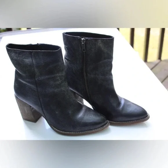 Diba Black Ankle Boots with Brown Heel - Picture 3 of 9
